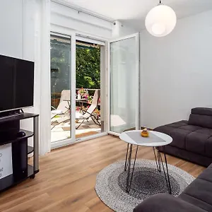 Birdsong Getaway Apartment